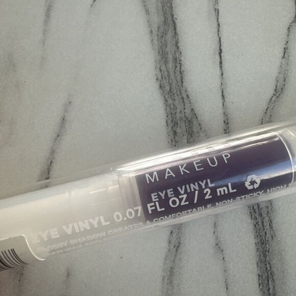 Milk Makeup Eye Vinyl - Valet Purple Glossy Eyeshadow - Vegan - New - Picture 4 of 4